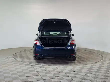 Toyota Camry 2019 года за 9 390 000 тг. в Алматы – фото 9