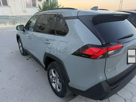 Toyota RAV4 2022 года за 12 700 000 тг. в Актау – фото 4
