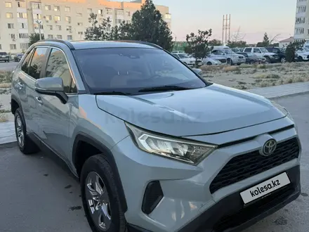 Toyota RAV4 2022 года за 12 700 000 тг. в Актау – фото 2