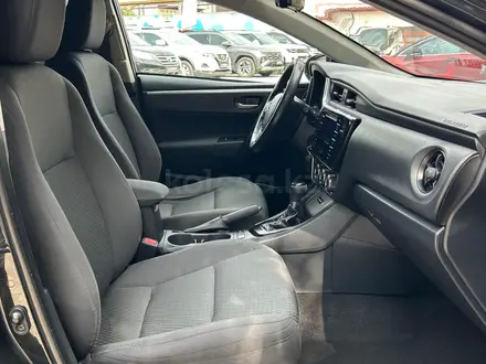 Toyota Corolla Comfort CVT 2018 года за 6 990 000 тг. в Алматы – фото 17