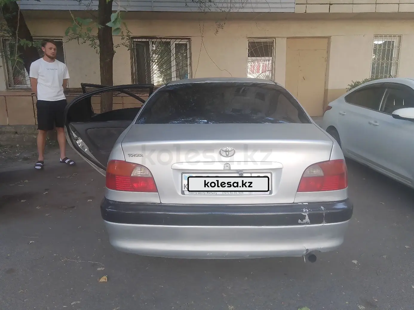 Toyota Avensis, 1999