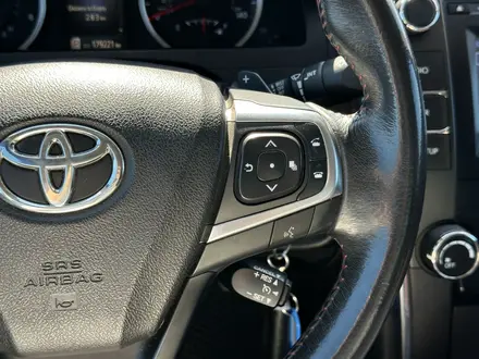 Toyota Camry 2017 года за 7 800 000 тг. в Атырау – фото 20