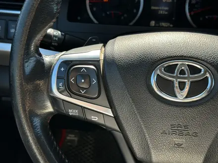Toyota Camry 2017 года за 7 800 000 тг. в Атырау – фото 19