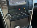 Toyota Camry 2017 года за 7 800 000 тг. в Атырау – фото 22