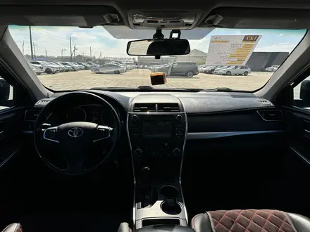 Toyota Camry 2017 года за 7 800 000 тг. в Атырау – фото 8
