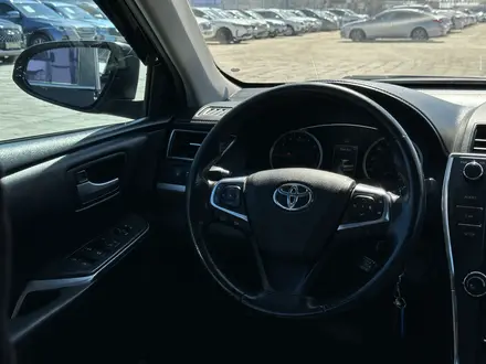 Toyota Camry 2017 года за 7 800 000 тг. в Атырау – фото 7