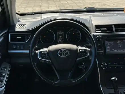 Toyota Camry 2017 года за 7 800 000 тг. в Атырау – фото 6