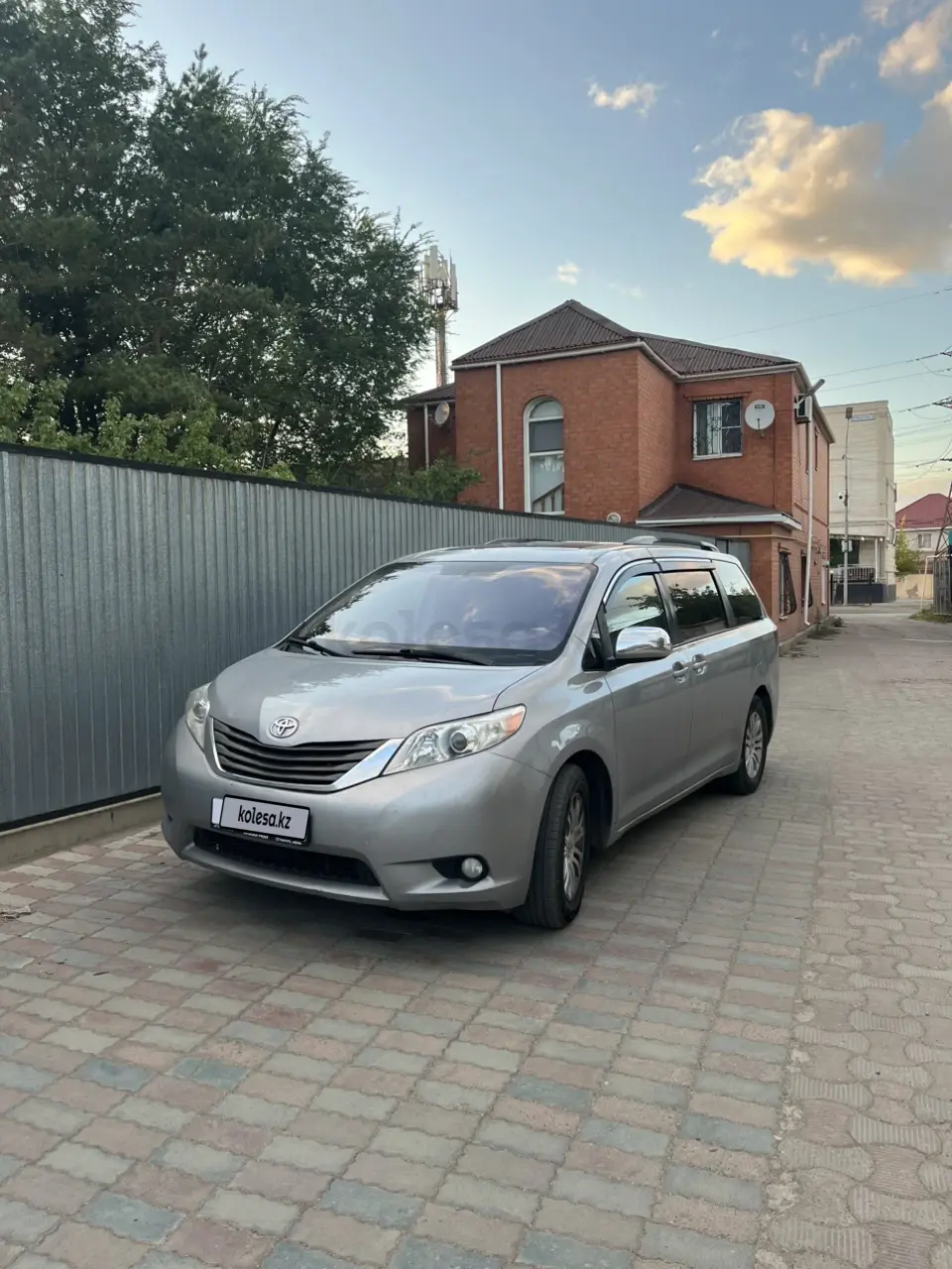 Toyota Sienna, 2013