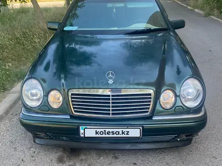Mercedes-Benz E 240 1998 года за 2 500 000 тг. в Алматы