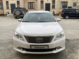 Toyota Camry 2014 года за 10 600 000 тг. в Жанаозен – фото 2