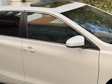 Toyota Camry 2016 года за 6 900 000 тг. в Атырау – фото 27