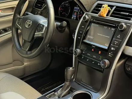 Toyota Camry 2016 года за 6 900 000 тг. в Атырау – фото 31