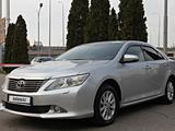 Toyota Camry 2013 года за 10 390 000 тг. в Алматы – фото 2