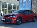 Toyota Camry 2021 года за 14 300 000 тг. в Костанай