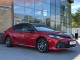 Toyota Camry 2021 года за 14 300 000 тг. в Костанай – фото 3