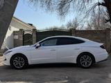 Hyundai Sonata 2023 года за 10 500 000 тг. в Алматы – фото 3