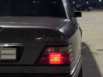 Mercedes-Benz E 220 1993 года за 1 550 000 тг. в Тараз – фото 9