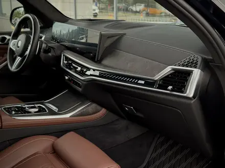 BMW X7 M60i 2025 года за 88 000 000 тг. в Усть-Каменогорск – фото 15