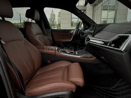 BMW X7 M60i 2025 года за 88 000 000 тг. в Усть-Каменогорск – фото 16
