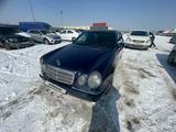 Mercedes-Benz E 280 1997 годаүшін1 337 700 тг. в Алматы – фото 4