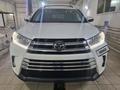 Toyota Highlander 2017 годаүшін16 500 000 тг. в Актобе