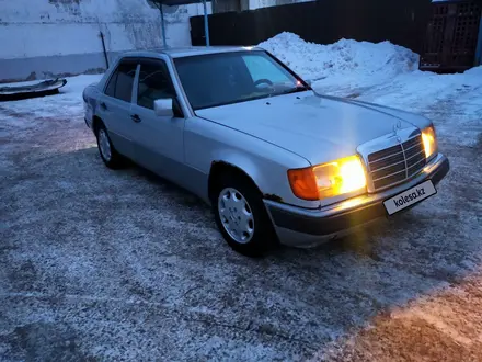 Mercedes-Benz E 220 1992 года за 1 900 000 тг. в Павлодар – фото 12