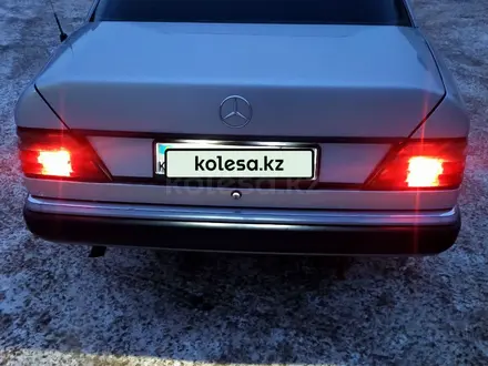 Mercedes-Benz E 220 1992 года за 1 900 000 тг. в Павлодар – фото 14