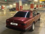 Mercedes-Benz E 220 1993 года за 1 350 000 тг. в Алматы – фото 4