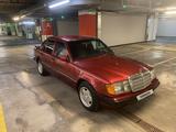 Mercedes-Benz E 220 1993 года за 1 350 000 тг. в Алматы