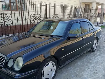 Mercedes-Benz E 320 1995 года за 3 600 000 тг. в Туркестан – фото 2