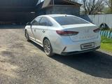 Hyundai Sonata 2018 года за 9 000 000 тг. в Сарканд – фото 4