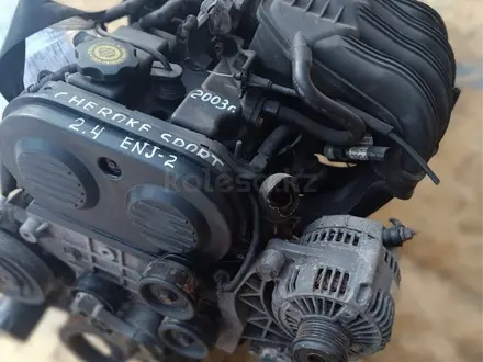 Двигатель в сборе 2.4см Джип Черокее в полном навесе за 590 000 тг. в Алматы – фото 2
