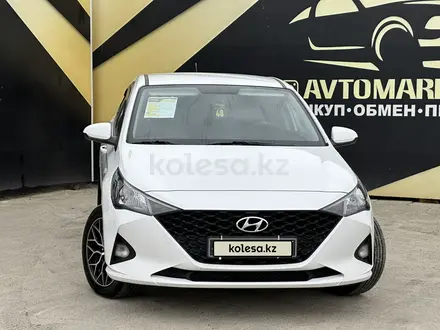 Hyundai Accent 2021 года за 8 290 000 тг. в Атырау – фото 2