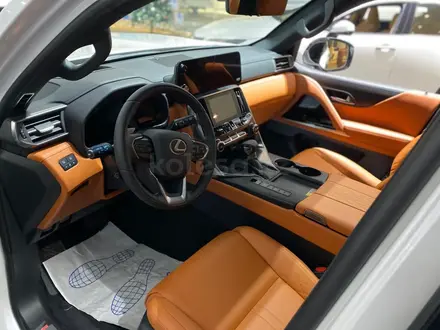Lexus LX 600 VIP Black Edition 2025 года за 90 000 000 тг. в Актобе – фото 6