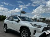 Toyota RAV4 2020 годаfor17 000 000 тг. в Астана – фото 2