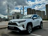 Toyota RAV4 2020 годаfor17 000 000 тг. в Астана