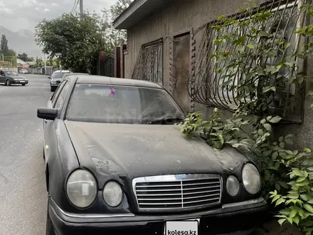 Mercedes-Benz E 200 1995 года за 1 700 000 тг. в Алматы – фото 2