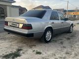 Mercedes-Benz E 230 1992 года за 1 700 000 тг. в Тараз – фото 2