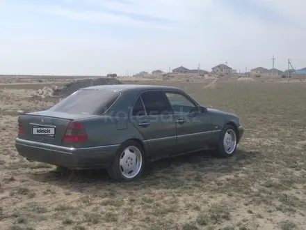 Mercedes-Benz C 280 1994 года за 2 200 000 тг. в Актау – фото 4