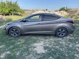 Hyundai Elantra 2015 годаfor7 500 000 тг. в Атырау – фото 2