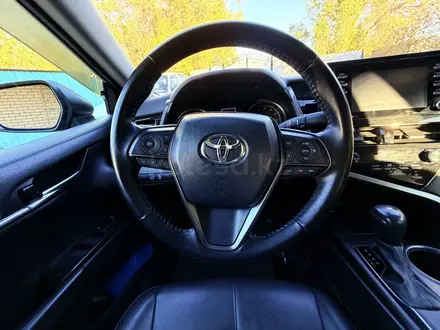 Toyota Camry 2021 года за 8 200 000 тг. в Актобе – фото 12