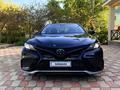 Toyota Camry 2021 года за 8 200 000 тг. в Актобе – фото 5