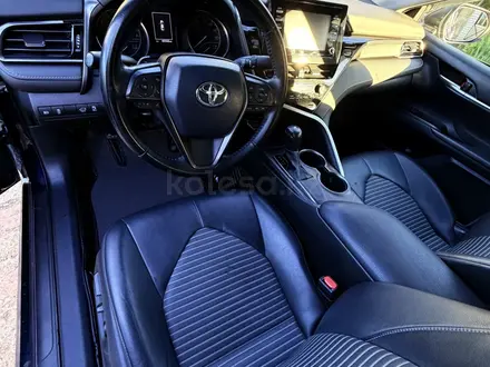 Toyota Camry 2021 года за 8 200 000 тг. в Актобе – фото 10