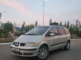 SEAT Alhambra 2003 года за 2 650 000 тг. в Уральск – фото 2