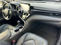 Toyota Camry Luxe 2023 года за 17 390 000 тг. в Алматы – фото 18