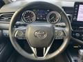 Toyota Camry Luxe 2023 года за 17 390 000 тг. в Алматы – фото 20