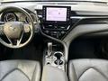 Toyota Camry Luxe 2023 года за 17 390 000 тг. в Алматы – фото 25