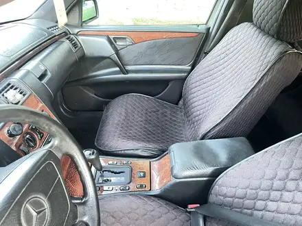 Mercedes-Benz E 230 1995 года за 2 100 000 тг. в Астана – фото 4