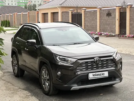 Toyota RAV4 2020 года за 15 000 000 тг. в Актобе