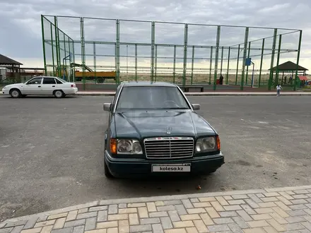 Mercedes-Benz E 220 1993 года за 2 500 000 тг. в Туркестан – фото 2